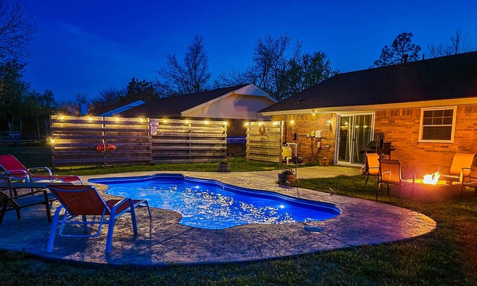 Norman House | Sooner Oasis-Pool, Hot Tub, Arcade, 3 miles to OU!