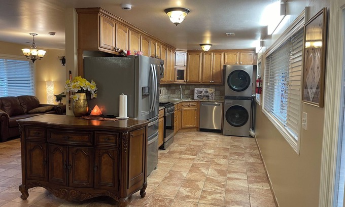 Mountlake Terrace House | Soothing 4 bedroom plus home office house with Wi-Fi in Mountlake Terracen