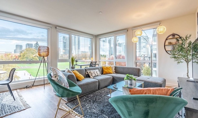 West Bellevue Apartment | Sophari's Apartments in Bellevue