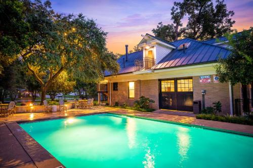 New Braunfels Hotel | Sophie's Gasthaus - Luxury Boutique Hotel in Downtown New Braunfels
