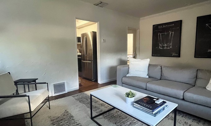 Old Southwest House | Sophisticated 2 Bedroom in the heart of Midtown