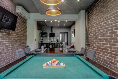 Sofia City Center Apartment | Sophisticated 2BDRM 2BATH and Billiard