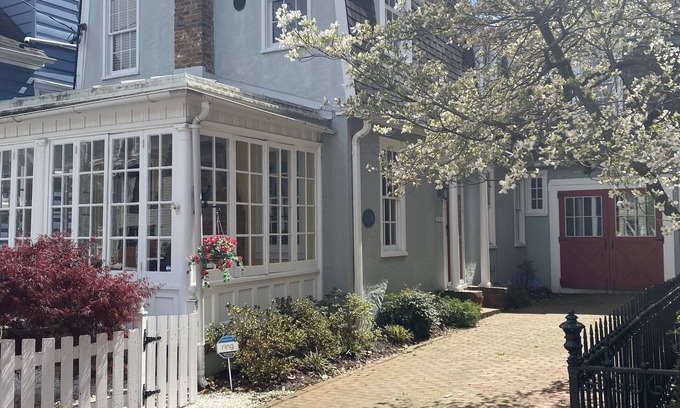 Historic District House | Sophisticated Charmer with Parking & Views of the USNA Chapel Dome