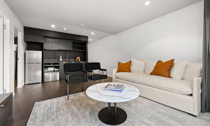 Braddon Apartment | Sophisticated Inner-City 2-Bed with Outdoor Dining