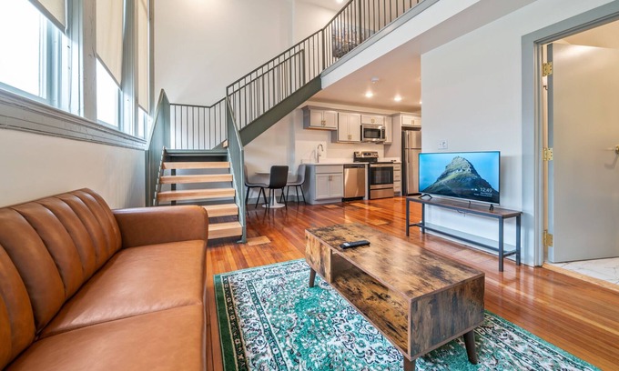 Downtown Louisville Apartment | Sophisticated Urban Lifestyle, Chic and Modern lofts Located near Downtown 204