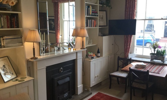 Pimlico Apartment | Sophisticated yet cosy 2 bedroom Westminster apartment - convenient for Victoria