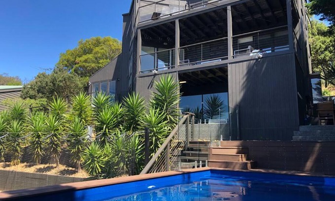 Sorrento Villa | SORRENTO GETAWAY HOLIDAY HOUSE - POOL, COURT, VIEW