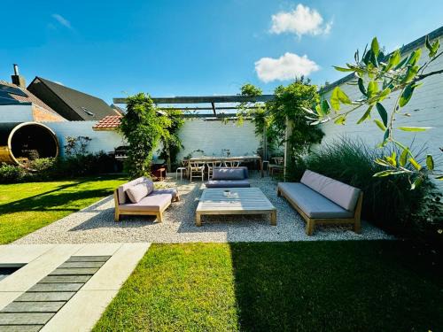 Stalhille House | Souljoy Sanctuary - luxury Holiday design House with 7 rooms, 6 bathrooms for 14 people
