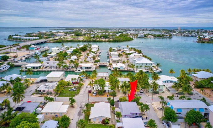 Little Venice House | Soulshine Cottage- Close to everything you need in Marathon