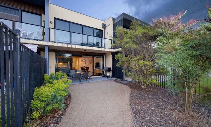 Capel Sound Apartment | Sound Waves Summary: