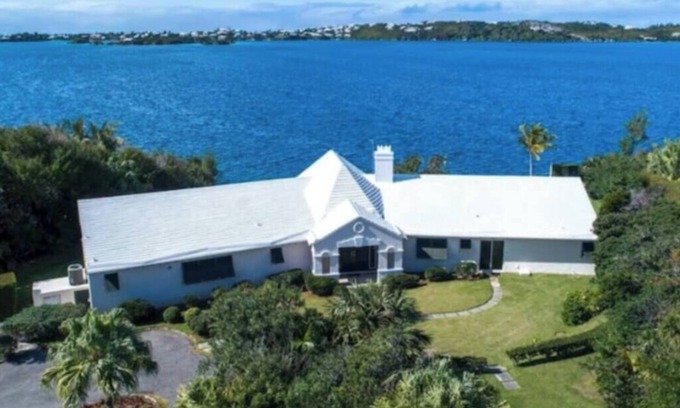 Smith's Villa | Sound Winds 5 bedroom waterfront estate w tennis court