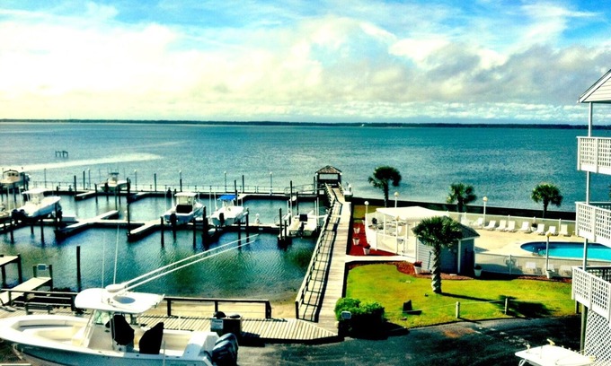 Salter Path Condo | SOUNDFRONT condo between Emerald Isle and Atlantic Beach in Salter Path, NC