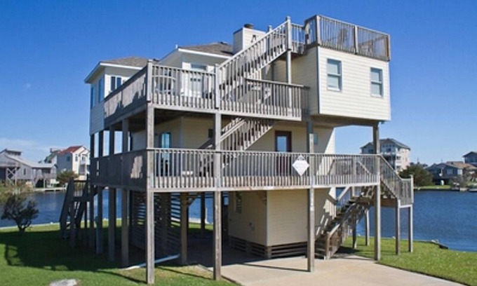 Avon House | Soundside Waterfront w/Kinnakeet Pool, Pickleball & Tennis- Kayaks Included