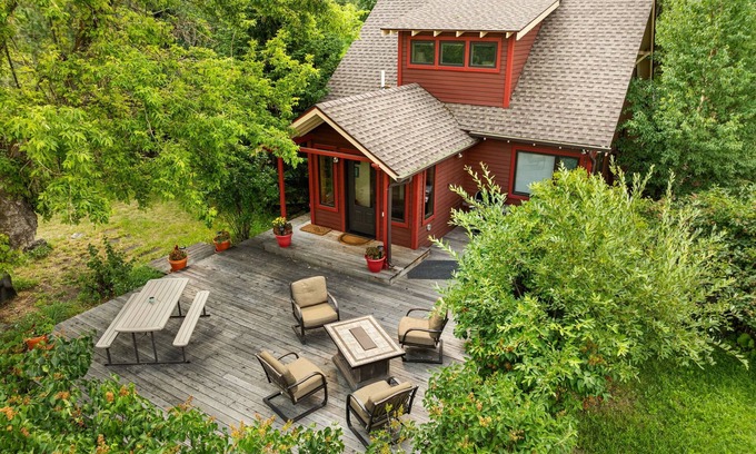 Bozeman Cottage | Sourdough Ranch Black Bear Cottage -Cozy Cottage Just 10 Minutes From Bozeman