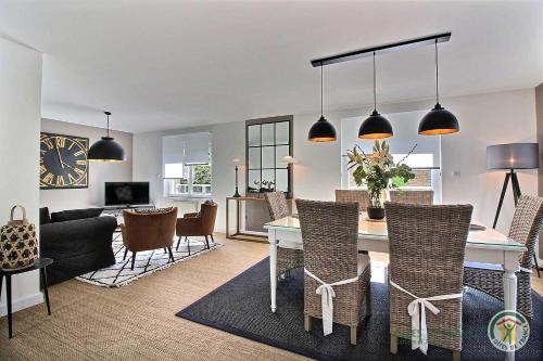 Crehen House | Sous le cerisier