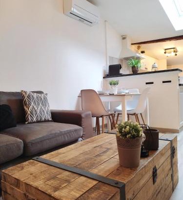 Millau Apartment | Sous les toits de Millau - Appartement cosy et chaleureux