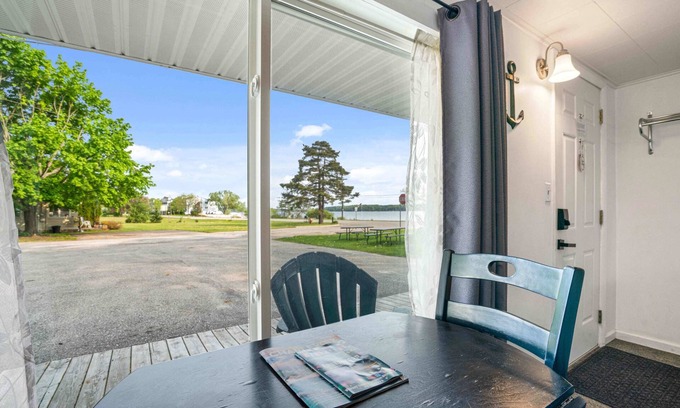 East Jordan House | 🌼 South Arm Retreats Motel: Lake View Double Room ➠ #6
