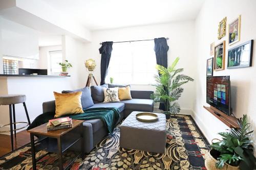 Flamingo/Lummus Apartment | South Beach Free Parking Family & Pet Friendly Walk to Beach & Bay