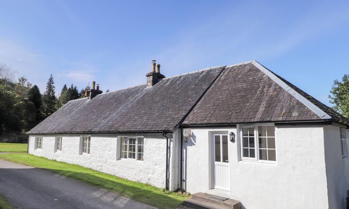 Nostie Cottage | SOUTH COTTAGE, pet friendly, with open fire in Glenelg