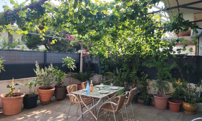 Saint-Mandrier-sur-Mer House | South-facing cottage, air-conditioned, 1' from the sea