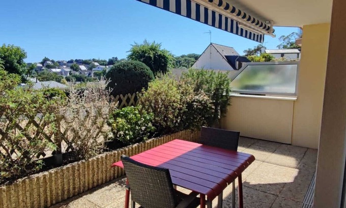 Saint-Cast-le-Guildo Apartment | South-facing T2 apartment 400 m from the main beach.