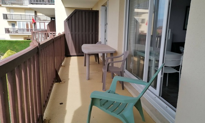 Bernieres-sur-Mer Apartment | South-facing apartment with balcony in the heart of the D-Day beaches