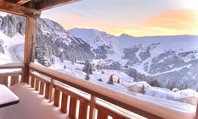 Flaine Apartment | South-facing panoramic mountain view - T2 ski in, Pool & Spa
