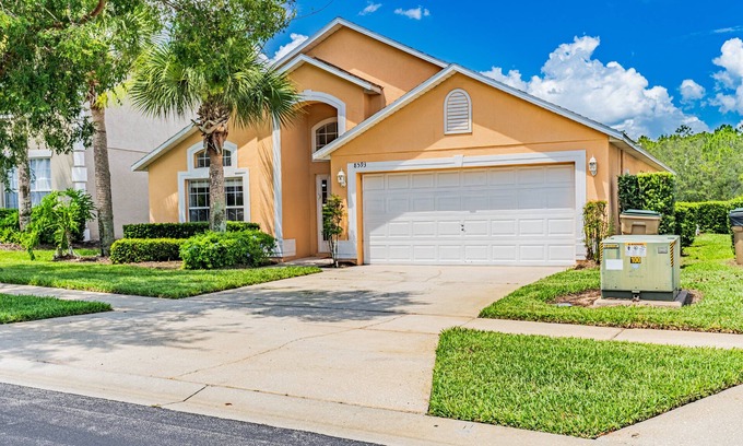 West Kissimmee House | South Facing Pool & Spa - Emerald Island Gated Resort - Lake View - Near Disney