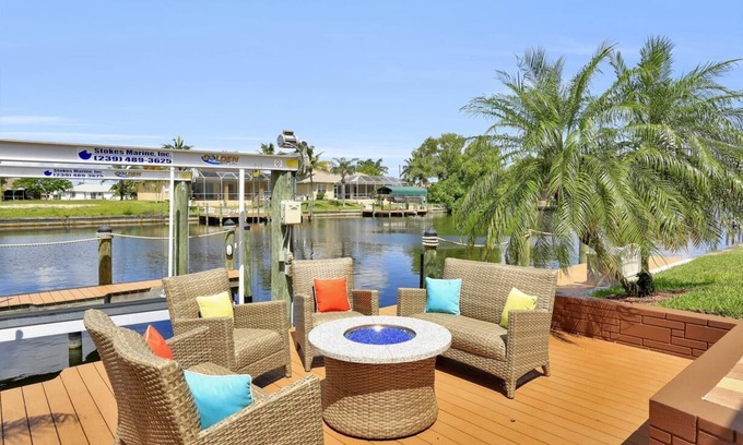 Pelican House | South Facing Utmost Luxury Direct Gulf Access With Pool & Dock