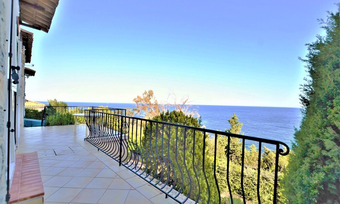 Theoule-Superieur Villa | South facing villa in Théoule sur Mer between Cannes and St Raphaël