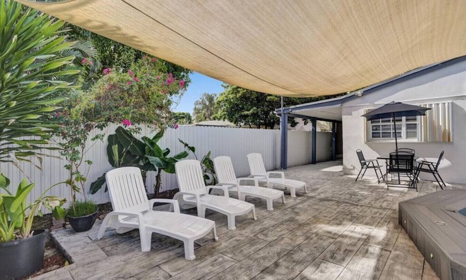 Driftwood House | South Florida Splendor - Pool Home