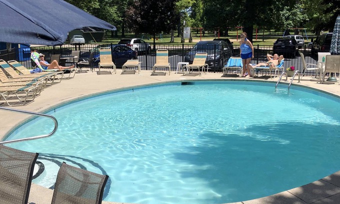 South Haven Condo | South Haven - No Stairs - Condo with Pool - 2 minute Walk to Beach!