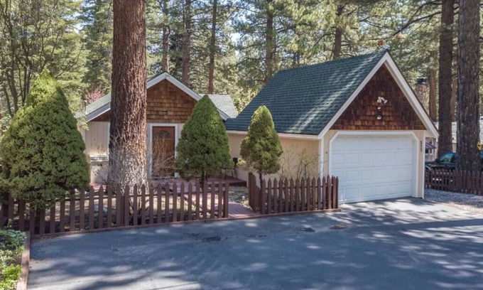 Y Area House | South Lake Tahoe Adventure Homebase with attached garage