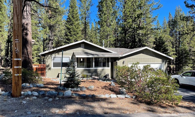 North Upper Truckee House | South Lake Tahoe, Tahoe Paradise, The Perfect Location Getaway !