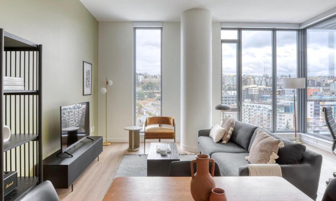 South Lake Union Apartment | South Lake Union 2br w gym roof nr restaurants SEA-554