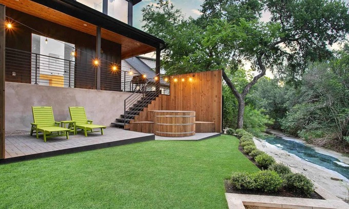 South Lamar Apartment | South Lamar Luxe Creekside Retreat w/Hot Tub