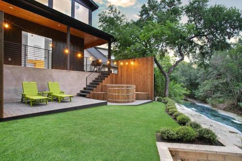 South Lamar Apartment | South Lamar Luxe Creekside Retreat with POOL