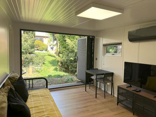 Carshalton South and Clockhouse Apartment | South London - Luxury Urban Cabin Retreat
