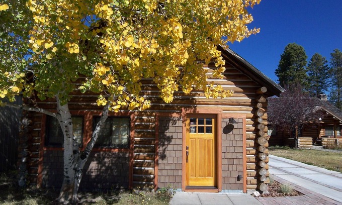 West Yellowstone Cabin | South Plateau Cabins - a Cozy, Beautiful Log Home near Yellowstone