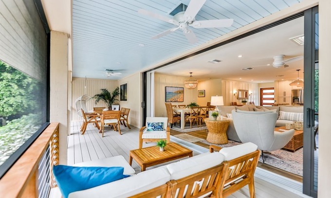 Captiva House | SOUTH SEAS BEACH HOME 33- LUXURY HOME ON CAPTIVA. 4BD/3B SLEEPS 10 AND STEPS TO THE GULF!