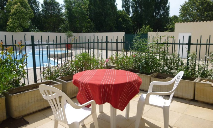 La Rochelle Apartment | South terrace apartment with pool view of the residence, parking, proximity to the sea