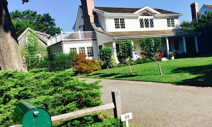 Southampton House | Southampton House South of Highway Perfect for Families