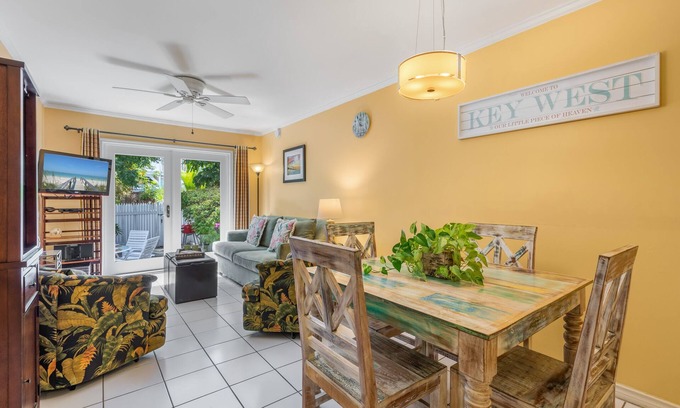 Truman Annex Condo | SOUTHARD SUNSET~2 Bedroom 1st Floor Unit in Truman Annex w/Shared Pool!