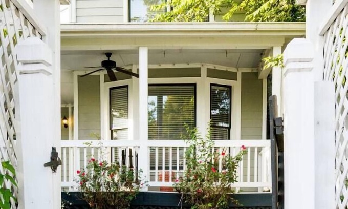 Hope Gardens House | Southern Charm: Downtown, Walk to Farmers Market & Printers Alley!