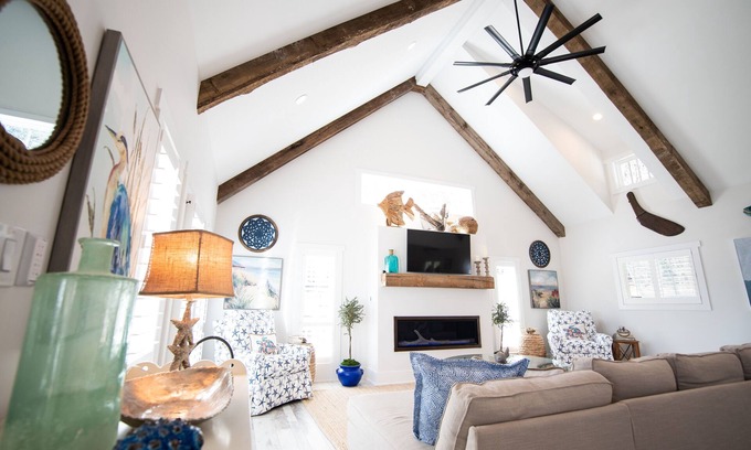 Moneta House | Southern Charm SML - DREAM house! 3 minutes from Bridgewater Plaza.