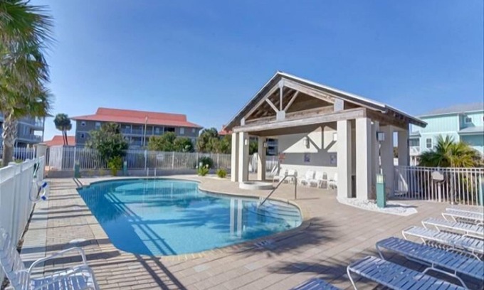 Navarre Beach House | “Southern Charm” Stunning Beach Home! Pool, Kayak/Paddleboard,Bikes