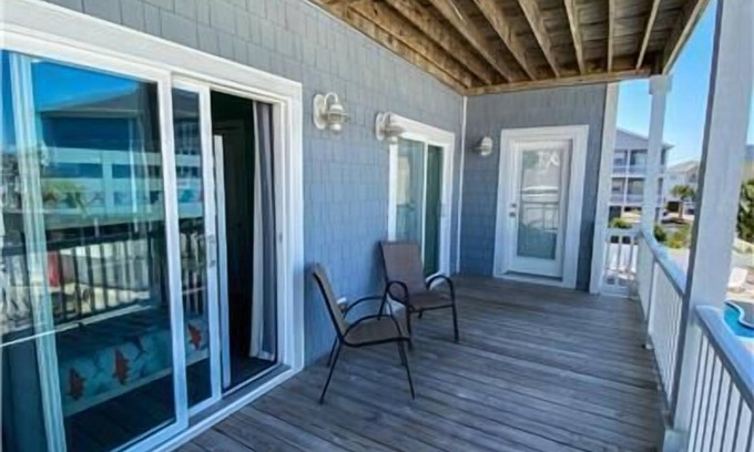 Ocean Isle Beach House | "Southern Comfort" Private Pool, Tiki Bar, Elevator, Pool Table, Crow's Nest