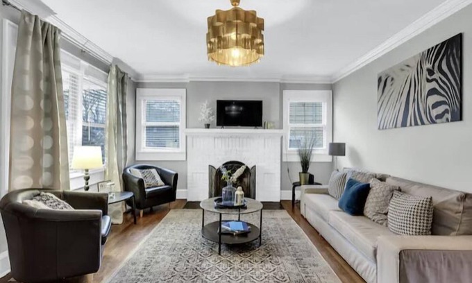 Jefferson Park House | Southern Comfort Bungalow 15 Mins to Downtown+ Parking