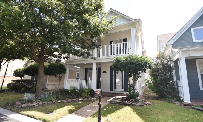 Memphis House | Southern Comfort on Mud Island 3 BR 2.5 Bath