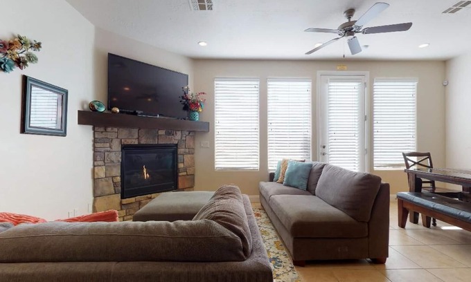 Washington House | Southern Delight-Family can relax and enjoy!